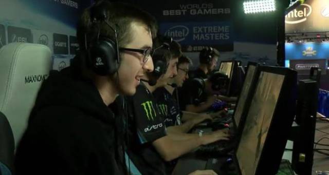 而球迷们也 而球迷们也