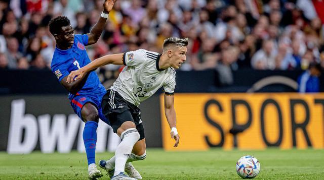 人们对他 人们对他